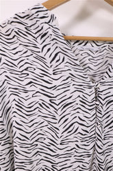 חולצה נשפכת מזומברר בשחור ולבן- L-XL